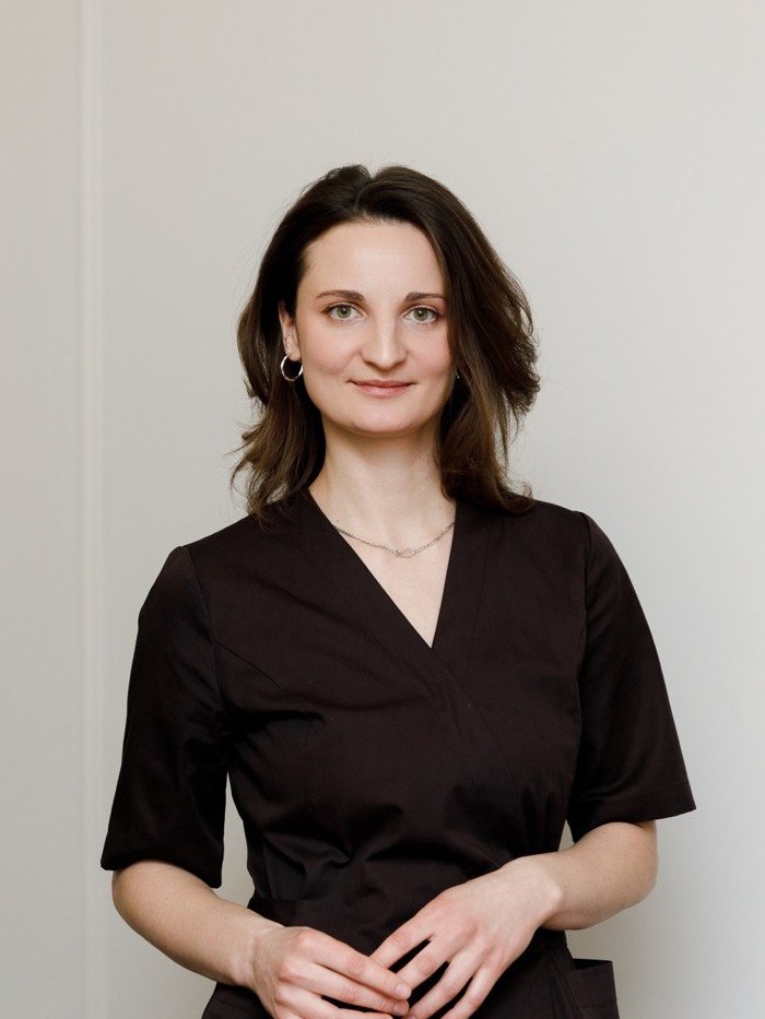 Alena — Masażystka